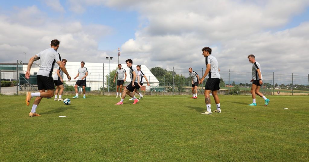 Neben konditionellen und athletischen Einheiten standen, wie in dieser Trainingsszene eingefangen, viele Übungen mit dem Ball auf dem Programm 